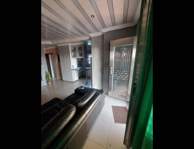 3 BEDROOM HOUSE FOR SALE IN PROTEA GLEN